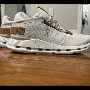 On running NEW IN BOX NEVER WORN.